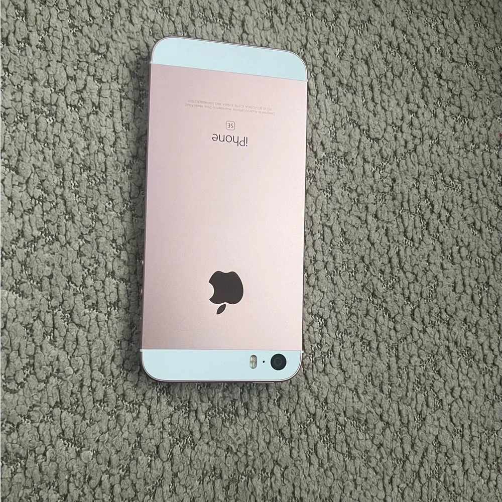 Apple iPhone SE 64gb 1 gen rose gold mint condition factory unlocke